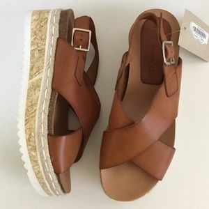 NWT Five Worlds Juniper Leather Platform Sandals (10)